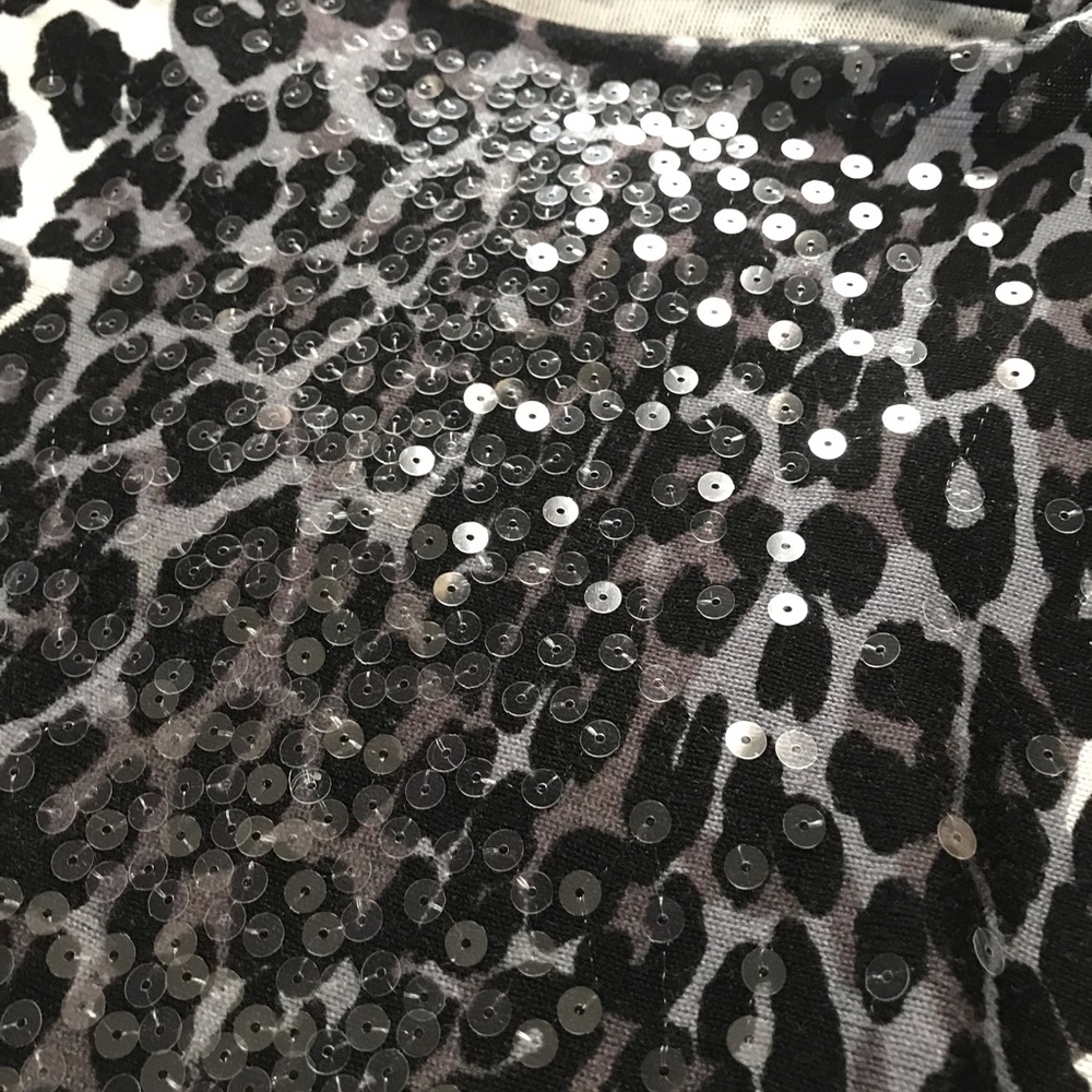 Leopard print Dolman sleeve top - Picture 2 of 4